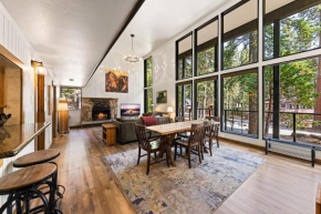 Ellis Peak Retreat - Hot Tub, Wood Fireplace, Close to Tahoe City & Dining